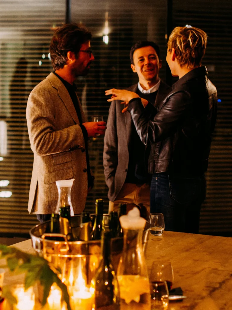 Sélection de bouteilles de Vins de Bourgogne disposées pour un événement professionnel et privé haut de gamme.